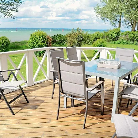 Three-bedroom Holiday In 3